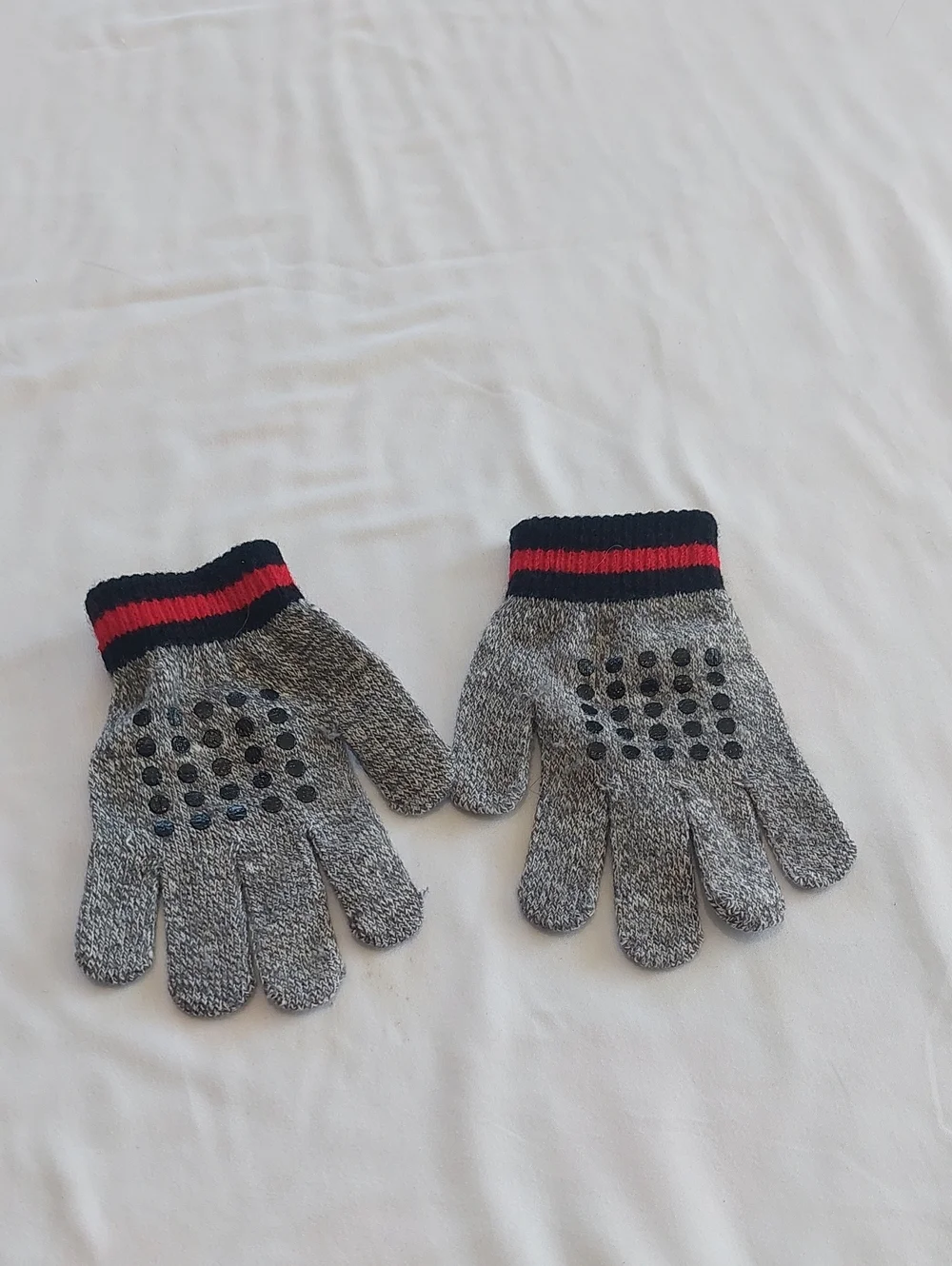 Kids Gray Knit Gloves with Red Mushroom Patch